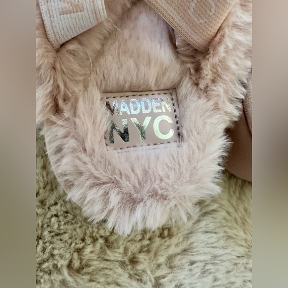 Fuzzy Sandals - Picture 3 of 4